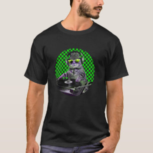 Katze DJ auf Plattenspieler dreht Tunes für Katze  T-Shirt