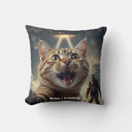 Katze Einnahme von Selfie mit UFO und Bigfoot Funn Kissen