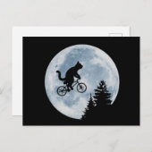 Katze fährt Fahrrad auf dem Mondhintergrund. Postkarte (Vorne/Hinten)