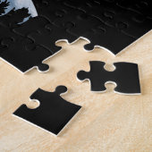 Katze fährt Fahrrad auf dem Mondhintergrund. Puzzle (Seite)