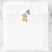 Katze fliegt mit farbenfrohen Balloons auf Quadratischer Aufkleber (Tasche)