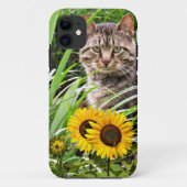 Katze im Garten mit Sonnenblumen Case-Mate iPhone Hülle (Rückseite)