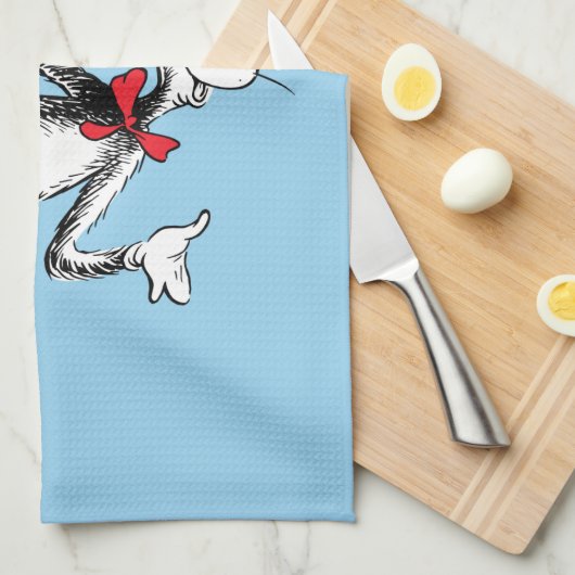 Katze im Hut nimmt einen Bow Geschirrtuch (Viertel Falte)