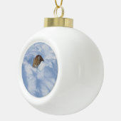 Katze im Schnee Keramik Kugel-Ornament (Rechts)