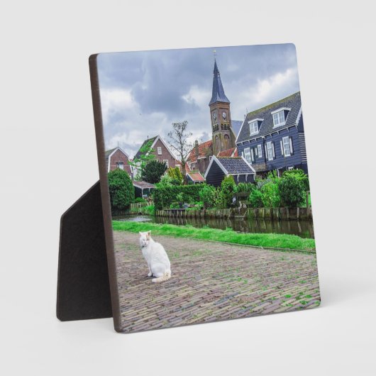 Katze im traditionellen Fischerdorf Fotoplatte (Vorderseite)