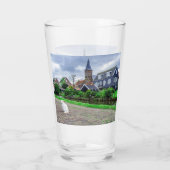 Katze im traditionellen Fischerdorf Glas (Rückseite)