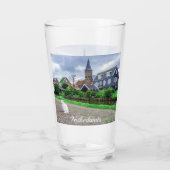Katze im traditionellen Fischerdorf Glas (Rückseite)
