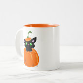 Katze in der Kürbiskaffee-Tasse Zweifarbige Tasse (Vorderseite Links)