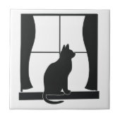 Katze in der Silhouette, die am Fenster sitzt Fliese (Vorderseite)