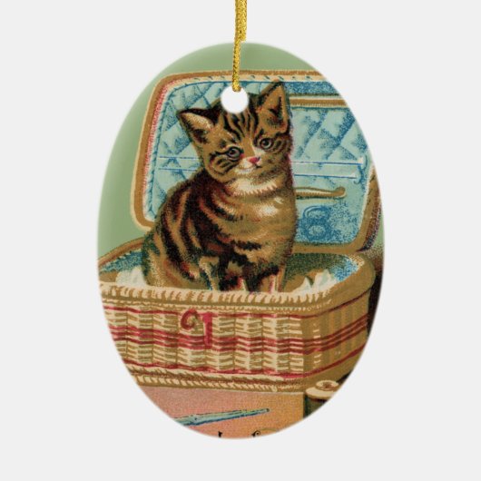 Katze in einem Nähkorb Keramik Ornament (Vorne)