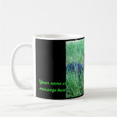 Katze-in-Gras Gewohnheits-Tasse Kaffeetasse (Links)