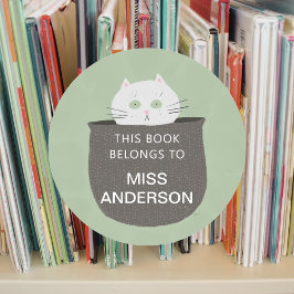 Katze in Korbbuchaufkleber Runder Aufkleber