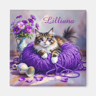 Katze in lila Garn und Blumen personalisiert Magnet