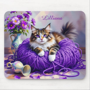 Katze in lila Garn und Blumen personalisiert Mousepad