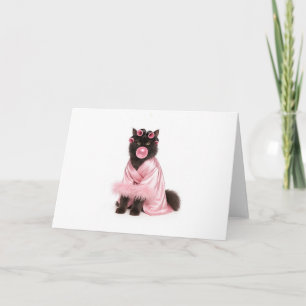 Katze in rosa Robe mit Lockenwicklern und Bubble-G Karte