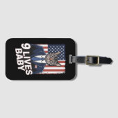 Katze in Suite mit Trump Hair American Flag 9 Live Gepäckanhänger (Vorderseite (Horizontal))