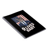 Katze in Suite mit Trump Hair American Flag 9 Live Notizblock (Rechte Seite)