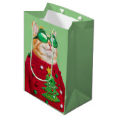 Katze in Ugly Christmas Sweater Mittlere Geschenktüte (Vorderseite Schrägansicht)