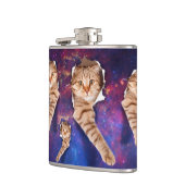 Katze in weltraumseitigem zerrissenen Loch nach ob Flachmann (Links)