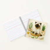 Katze ist im Wellness-Center mit Kerzenlicht Notizblock (Innenseite)