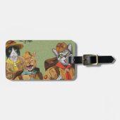 Katze kundschaftet Gepäckanhänger (Vorderseite horizontal)