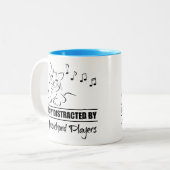 Katze leicht abgelenkt von den Cembalo-Spielern Zweifarbige Tasse (Vorderseite Links)