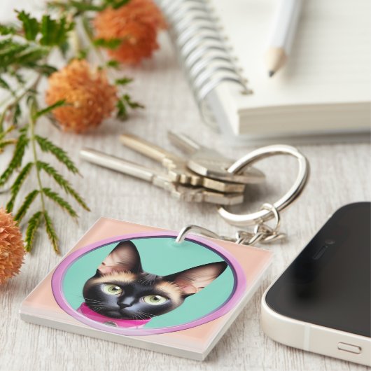 Katze mit auffälligen Augen nach kreisförmigem Spi Schlüsselanhänger (Vorderseite rechts)