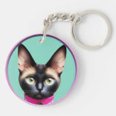 Katze mit auffälligen Augen nach kreisförmigem Spi Schlüsselanhänger (Rückseite)
