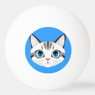 Katze mit blauen Augen vor einem hellblauen Hinter Tischtennisball