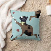 Katze mit Bogen fängt einen Ladybug. Kissen (Decke)
