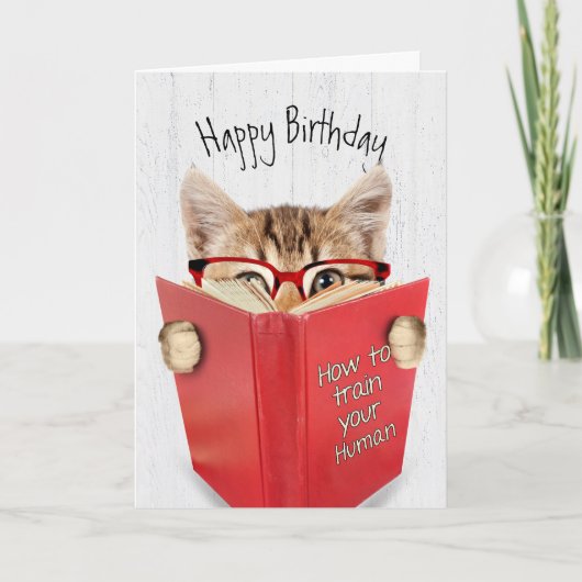 Katze mit Brille und Rotes Buch über Holz Karte (Vorderseite)