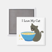 Katze mit einem Blue Food Disc Magnet (Vorderseite/Rückseite)