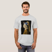 Katze mit einer Perle Ohrhänger T-Shirt (Vorne ganz)