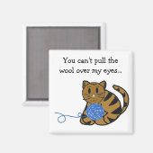 Katze mit Garn und Sprichwort Magnet (Vorderseite/Rückseite)