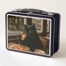 Katze mit Kaffeetasse im Café