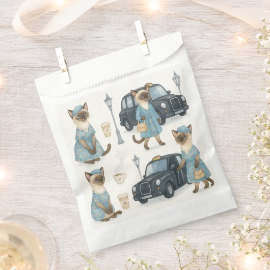 Katze mit schwarzem Taxi in London England Geschenktütchen (Ausgeschnitten)