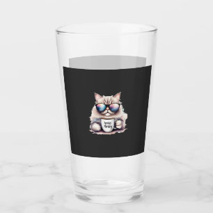 Katze mit Sonnenbrille, die eine Kaffeetasse hält Glas