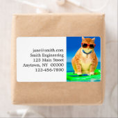 Katze mit Sonnenbrille, die im Ozean surfen (Insitu)