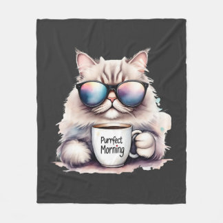 Katze mit Sonnenbrille und einem Kaffeebecher in d Fleecedecke