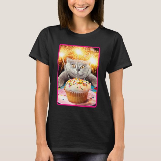 Katze mit Sparklerkuchen T-Shirt (Vorderseite)