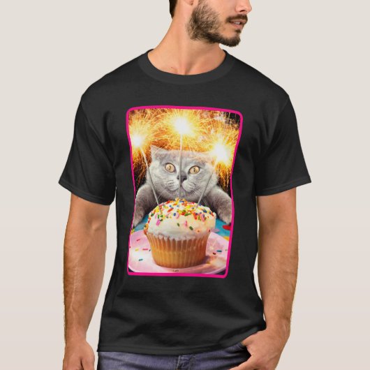 Katze mit Sparklerkuchen T-Shirt (Vorderseite)