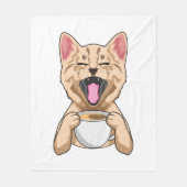 Katze mit Tasse Kaffee Fleecedecke (Vorderseite)