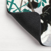 Katze mit Tomato-Pflanze (1931) von Hiroaki Takaha Mousepad (Ecke)