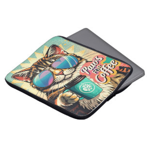 Katze mit übergroßer Sonnenbrille und Kaffee Laptopschutzhülle