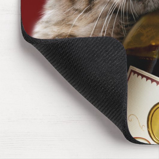 Katze mit Weinflasche Mousepad (Ecke)