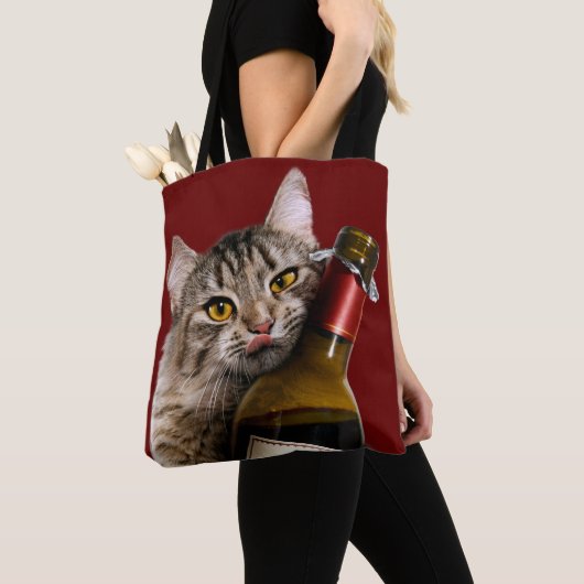Katze mit Weinflasche Tasche (Von Nahem)