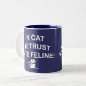 Katze mit weißem Text abstimmen Zweifarbige Tasse (Vorderseite Links)