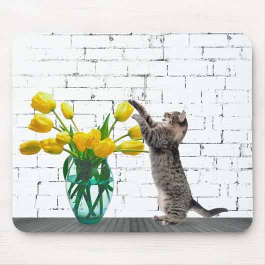Katze mit Yellow Tulip Bouquet Mousepad (Vorne)