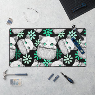 Katze Niedlich und spielerisch aus einem Pocket Schreibtischunterlage