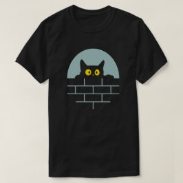 Katze pinkelt nachts über eine Wand T-Shirt
